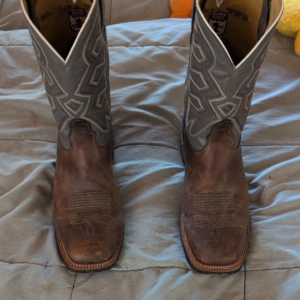Men's Brown and Gray Western Boots